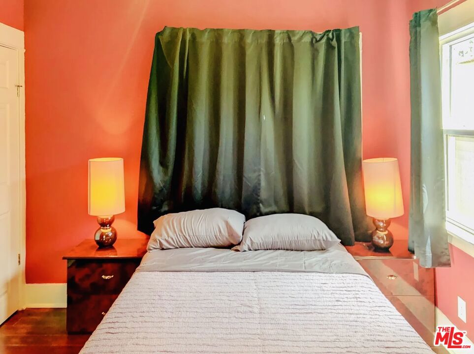 800 N Hobart Boulevard Property Photo 25