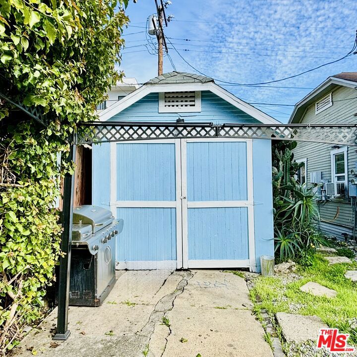 800 N Hobart Boulevard Property Photo 33