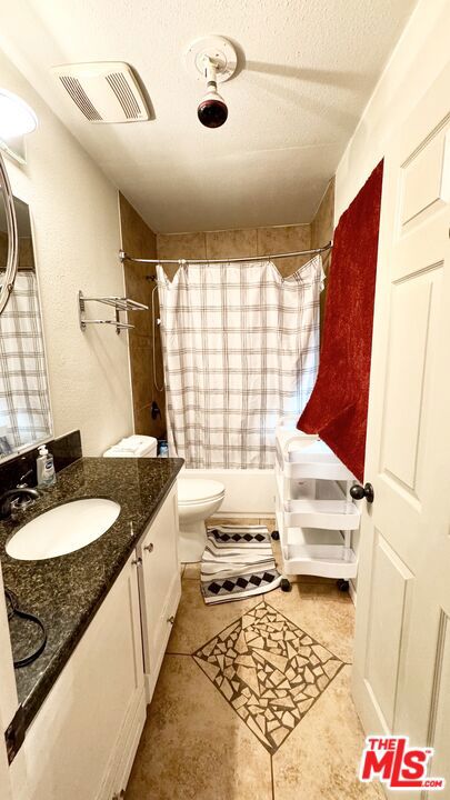 800 N Hobart Boulevard Property Photo 11