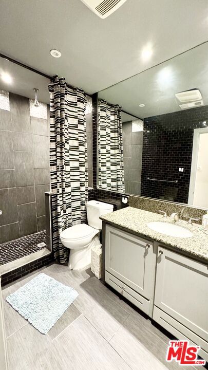 800 N Hobart Boulevard Property Photo 13