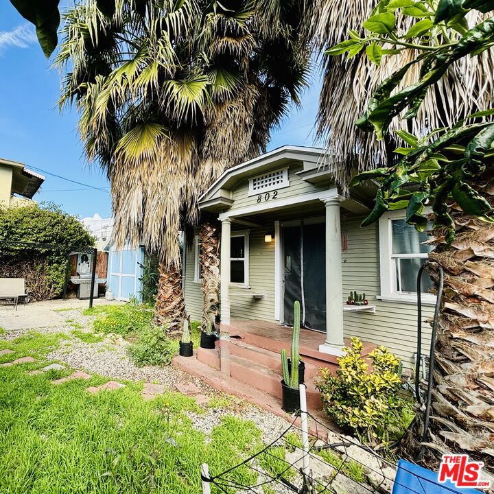 800 N Hobart Boulevard Property Photo 18
