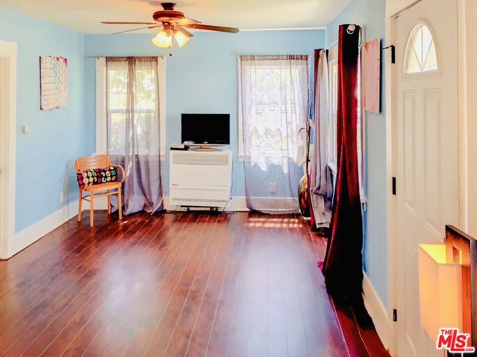 800 N Hobart Boulevard Property Photo 19