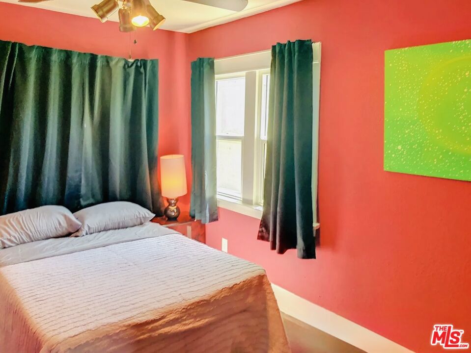 800 N Hobart Boulevard Property Photo 26