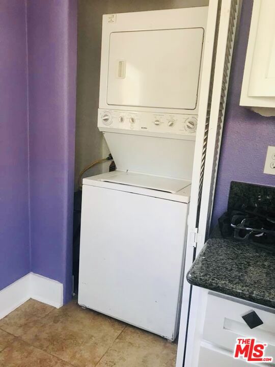 800 N Hobart Boulevard Property Photo 29