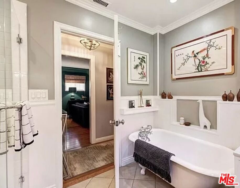 736 N Alta Vista Boulevard Property Photo 8
