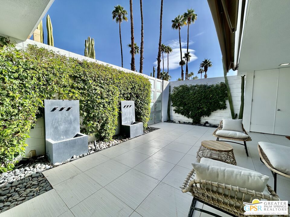 306 Desert Lakes Drive Property Photo 3