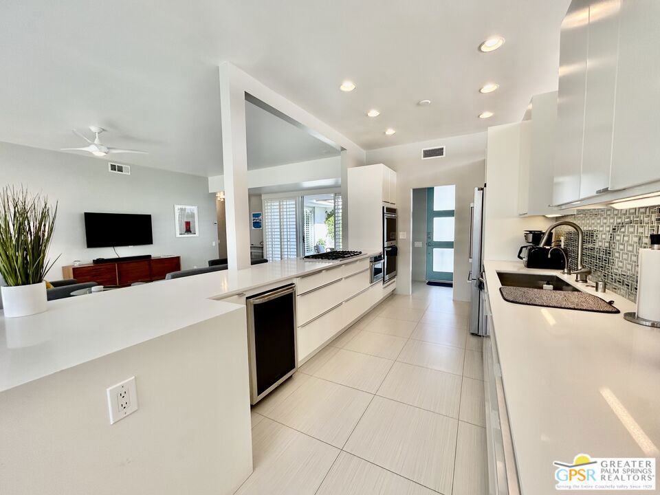 306 Desert Lakes Drive Property Photo 11