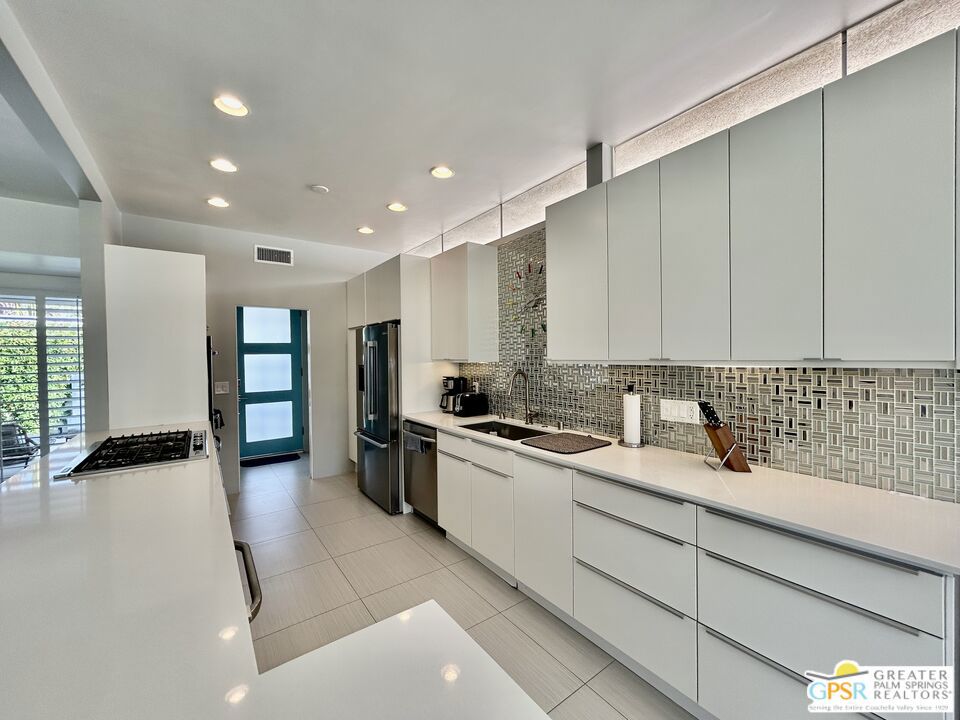 306 Desert Lakes Drive Property Photo 12