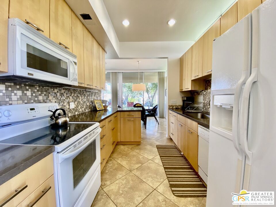 272 Desert Lakes Drive Property Photo 3