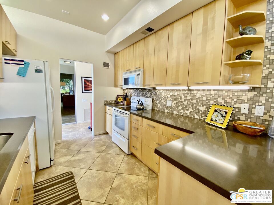 272 Desert Lakes Drive Property Photo 4