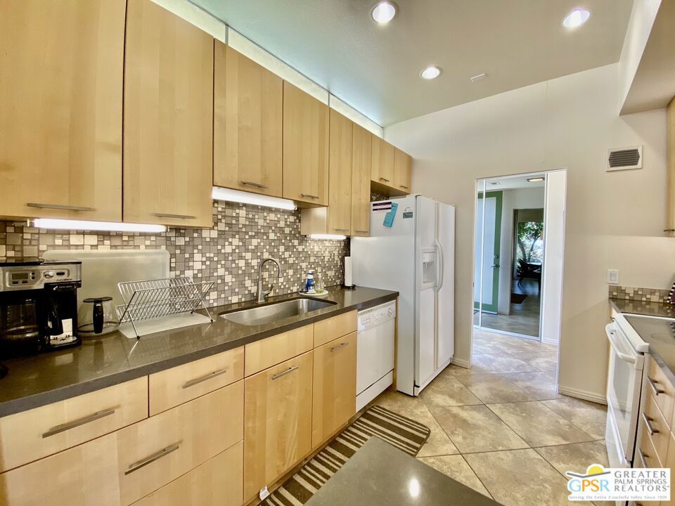 272 Desert Lakes Drive Property Photo 5
