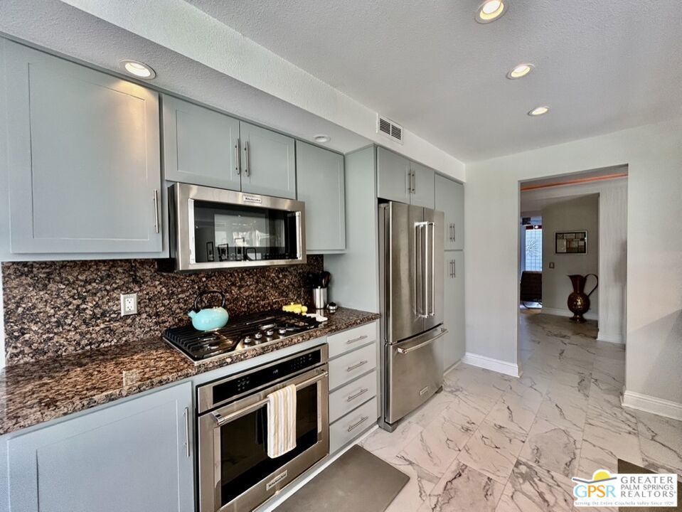 515 Desert Lakes Drive Property Photo 10