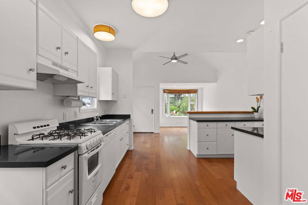 2730 2nd Street Property Photo 3