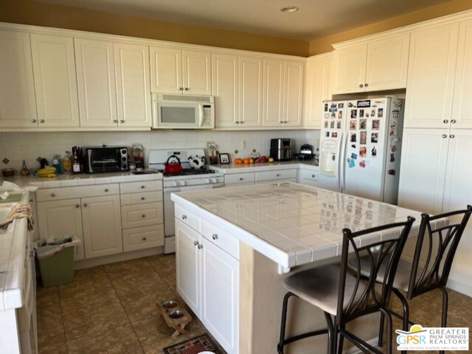 2074 Savanna Way Property Photo 7