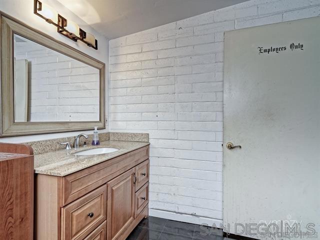 1029 Garnet Ave Property Photo 7