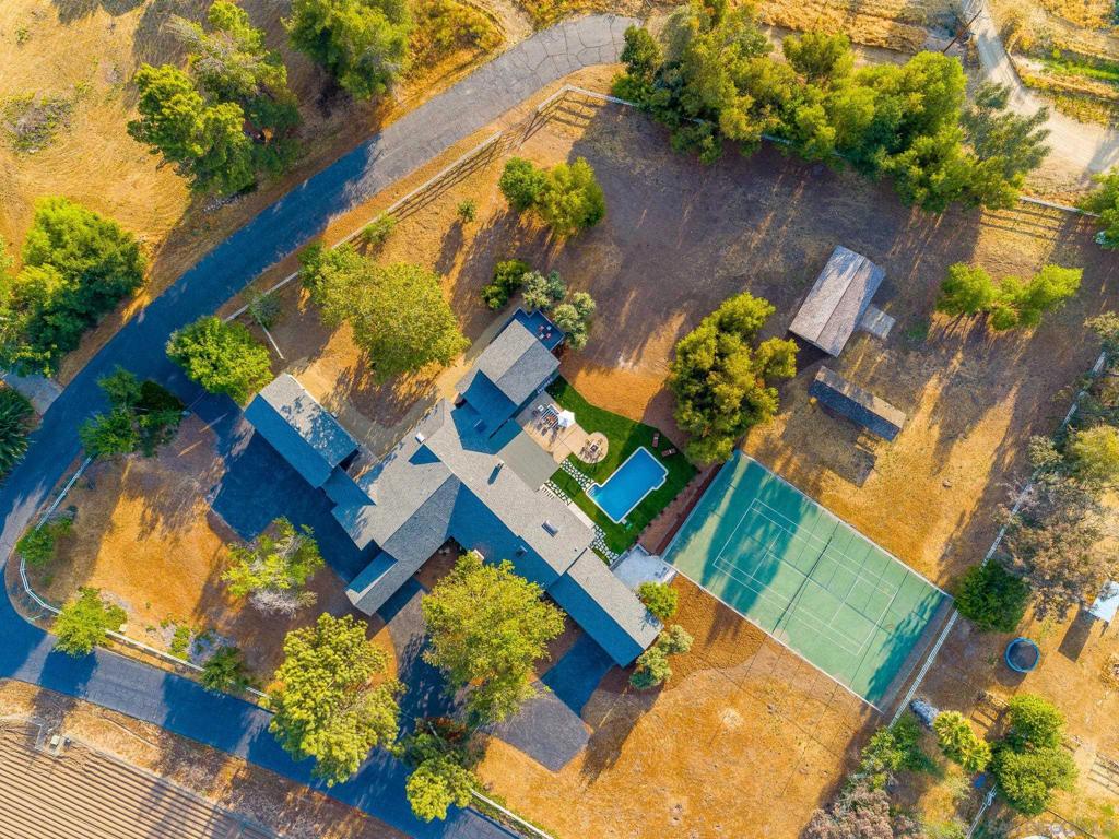 28114 Queensbridge Rd Property Photo 1