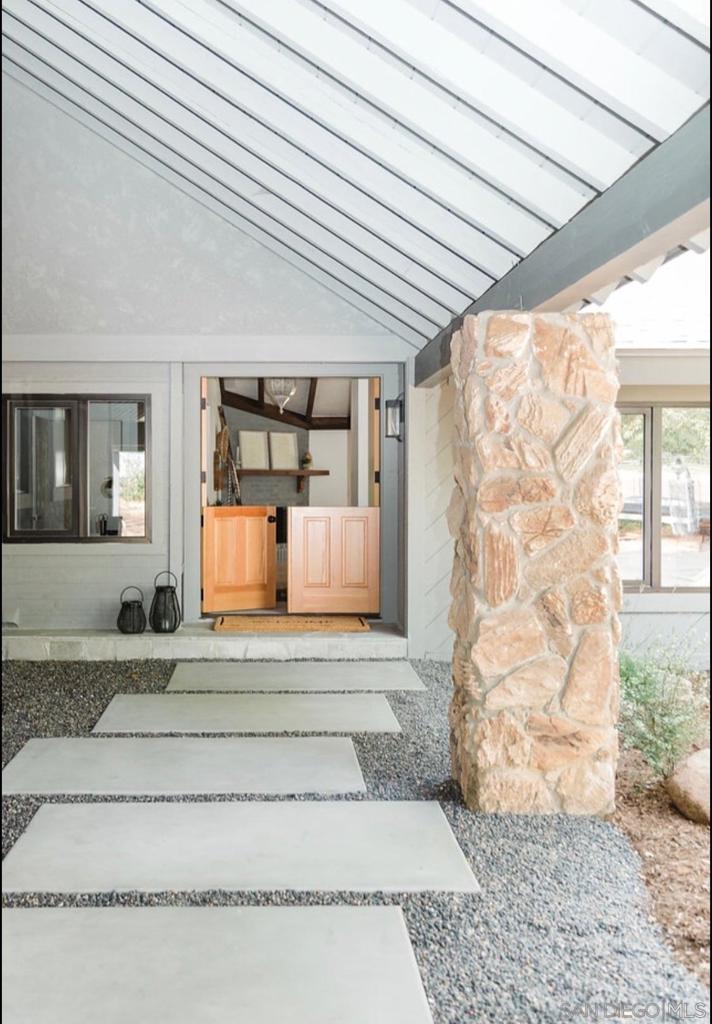 28114 Queensbridge Rd Property Photo 4