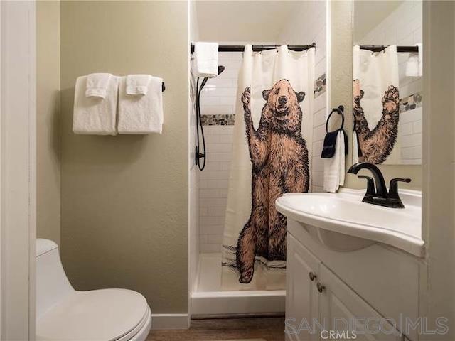 639 Crestwood Dr Property Photo 2