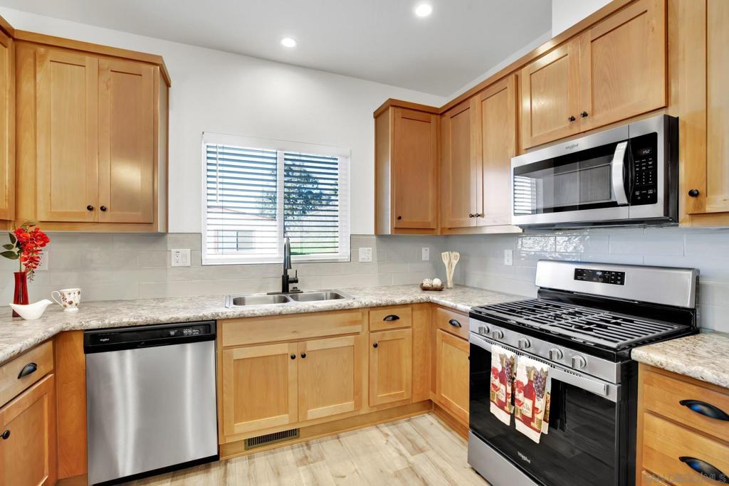 13217 Aurora Dr 28 Property Photo 12