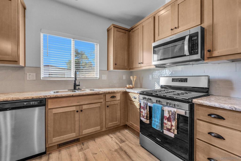 13217 Aurora Dr 28 Property Photo 13