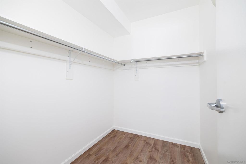 425 W Beech St 722 Property Photo 12