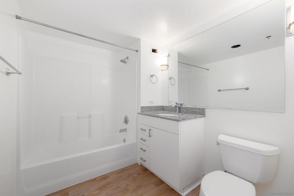 425 W Beech St 722 Property Photo 14