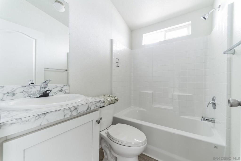 25521 N Lincoln Avenue 22 Property Photo 16