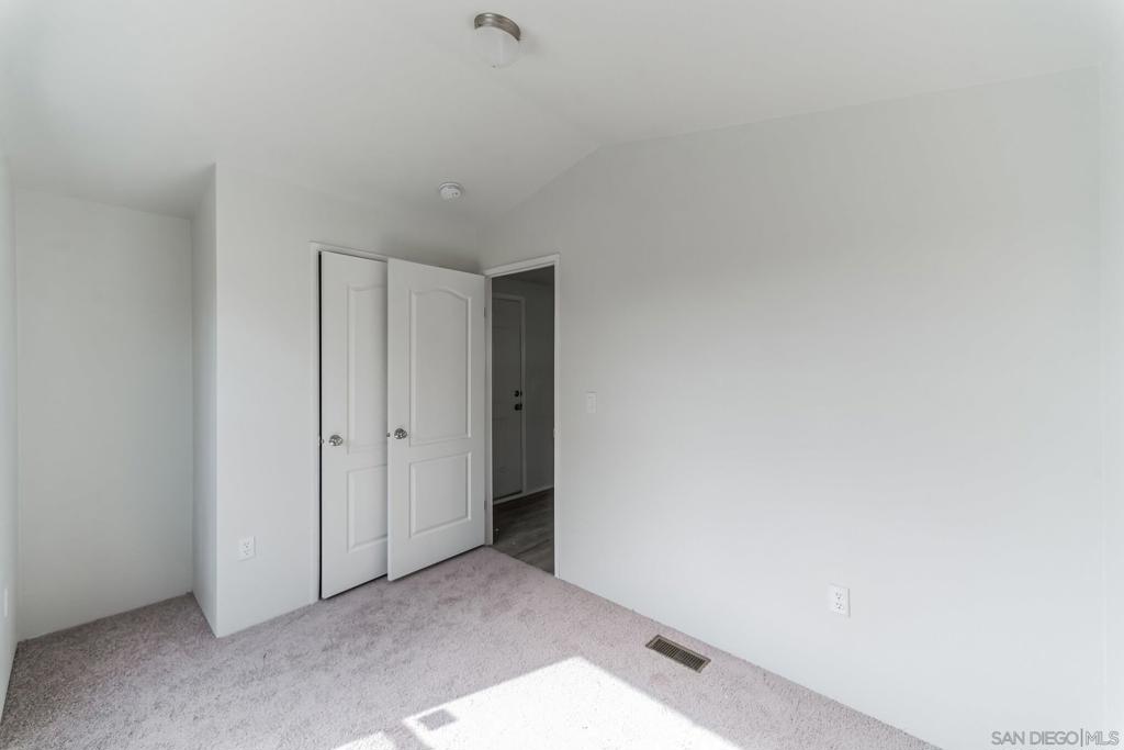 25521 N Lincoln Avenue 22 Property Photo 23