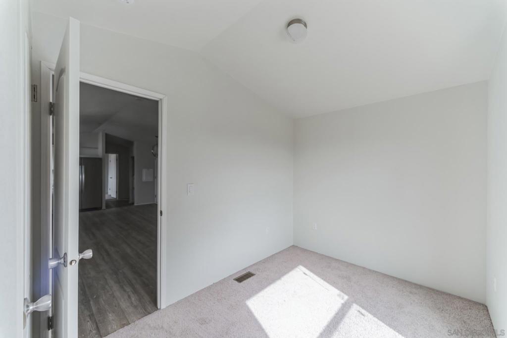 25521 N Lincoln Avenue 22 Property Photo 24