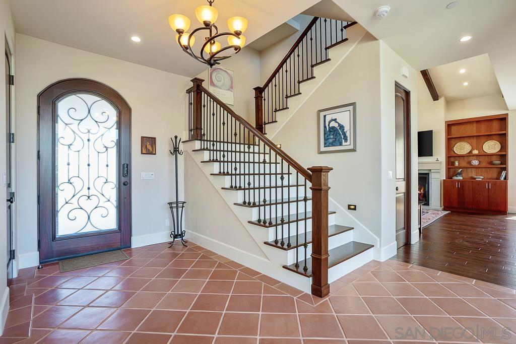 250017630SD Property Photo 15