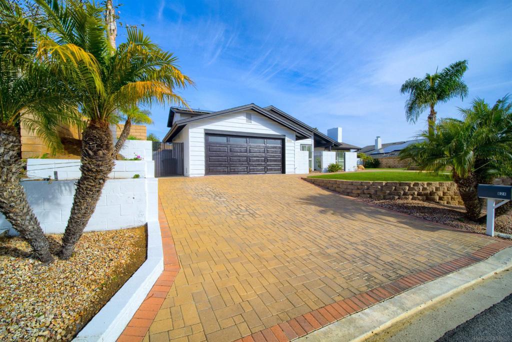 624 Nardito Ln Property Photo 2
