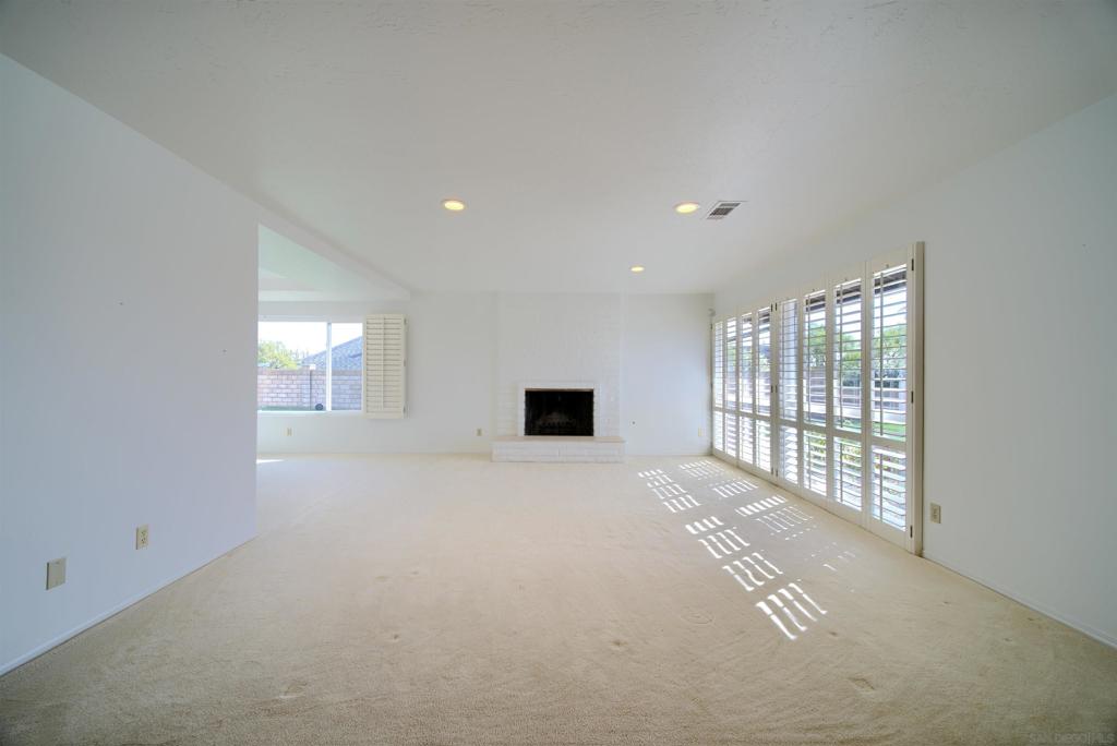 624 Nardito Ln Property Photo 4