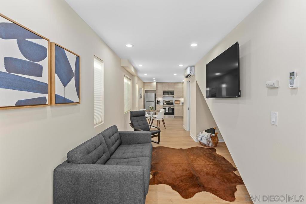 3043 Oliphant St Property Photo 4