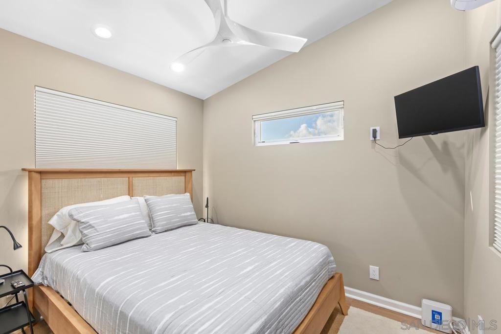 3043 Oliphant St Property Photo 14