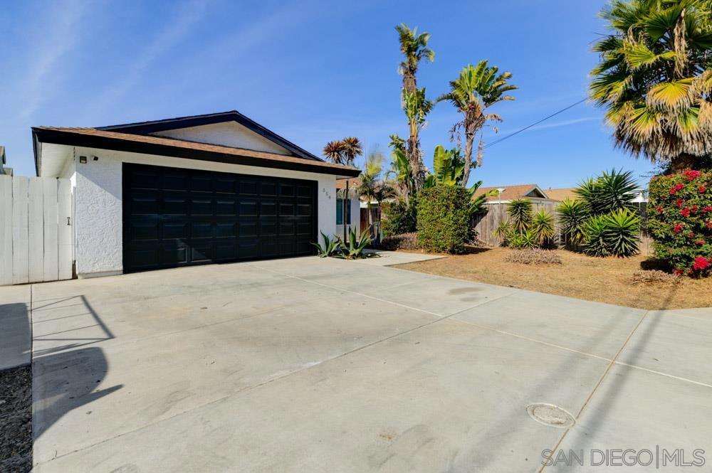 554 7th St Property Photo 3