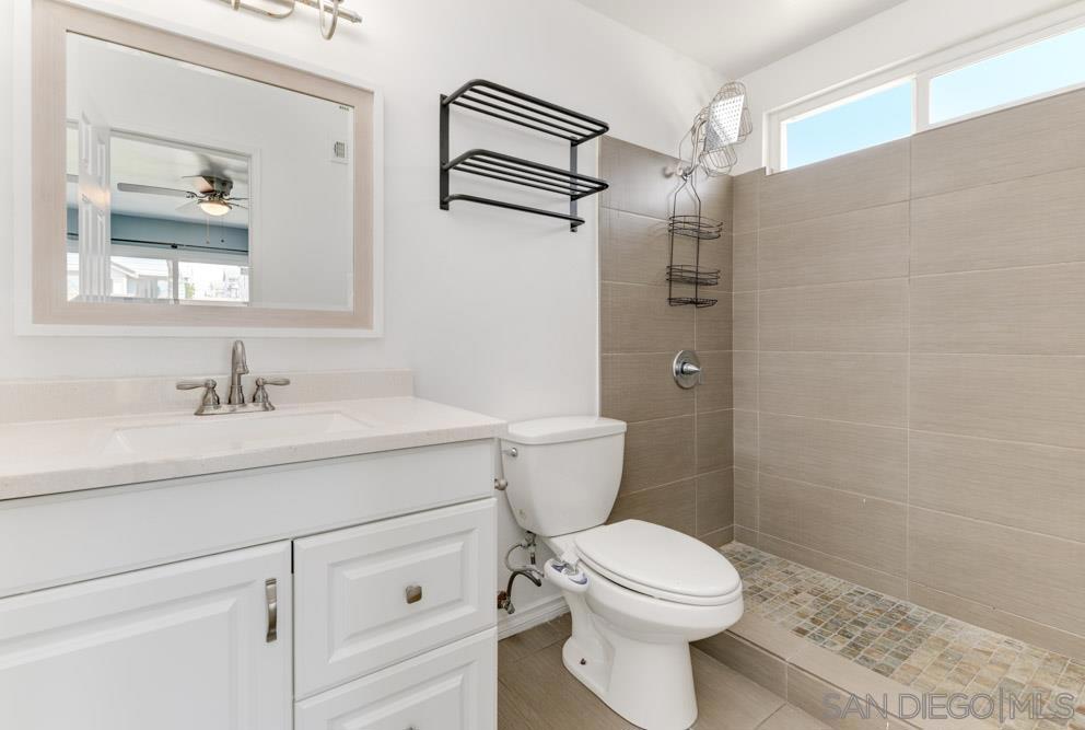 554 7th St Property Photo 13
