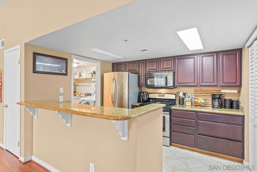 100 N River Cir 301 Property Photo 6