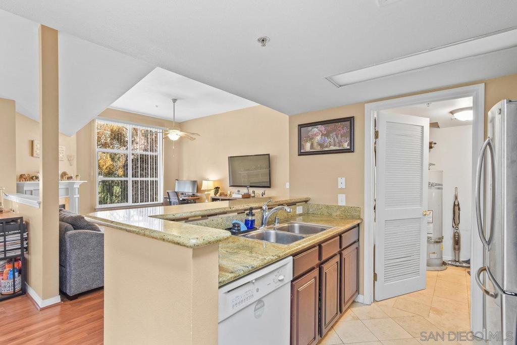 100 N River Cir 301 Property Photo 8