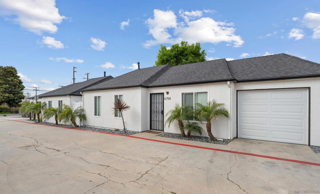 6752 Solita Ave Property Photo 3
