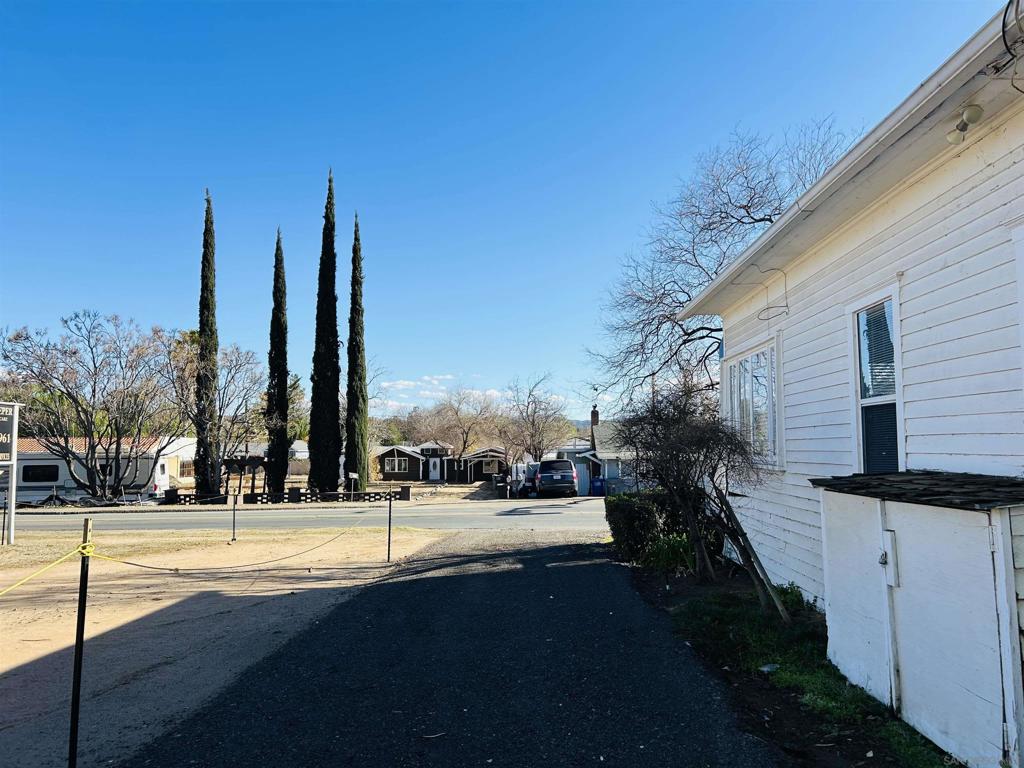 947 D St Property Photo 12