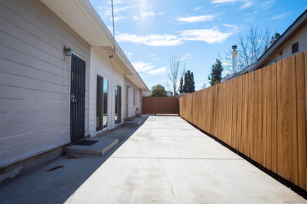 12643 Castle Court Dr Property Photo 4