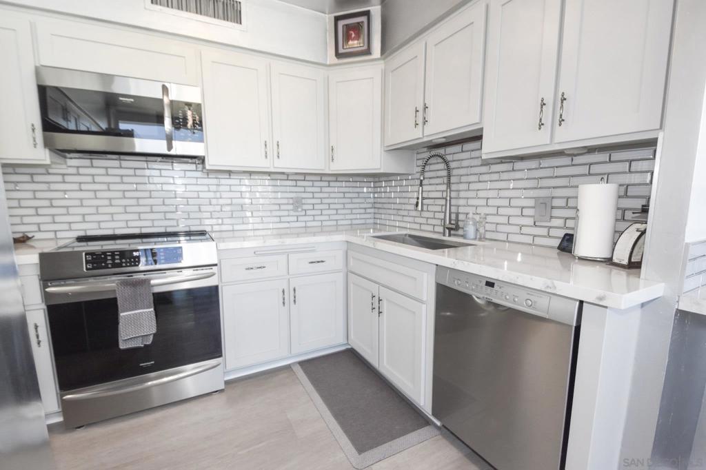 1730 Avenida Del Mundo 1204 Property Photo 10