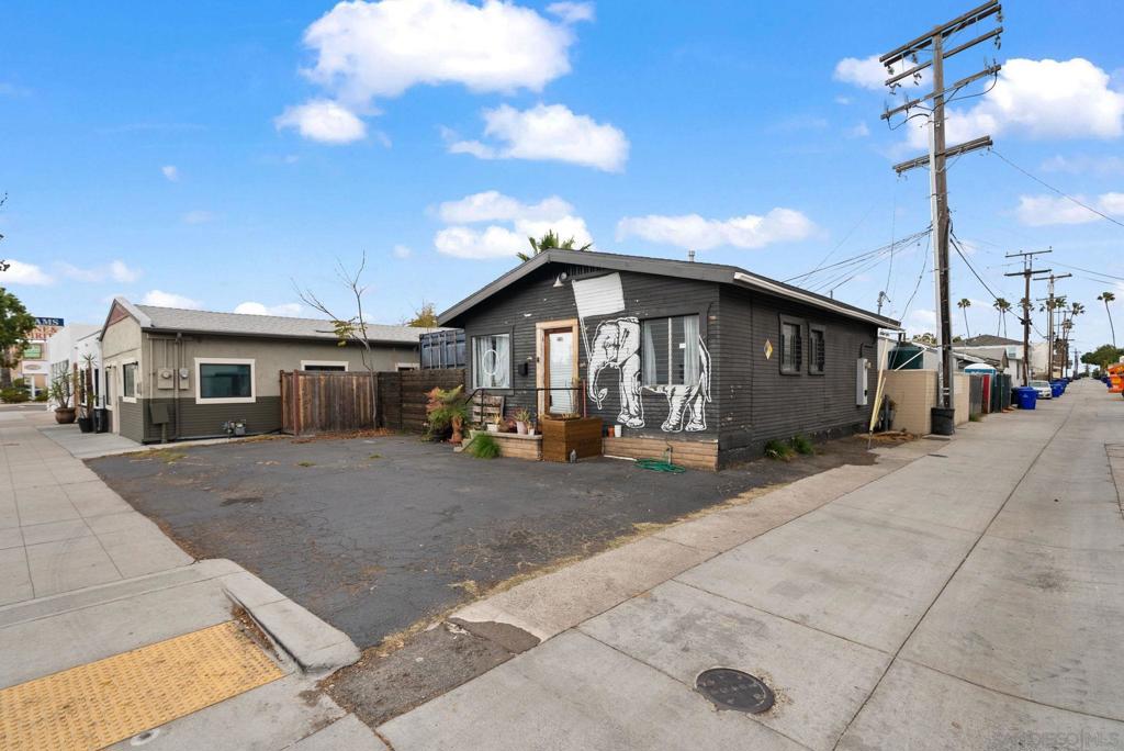 2820 Adams Avenue Property Photo 3