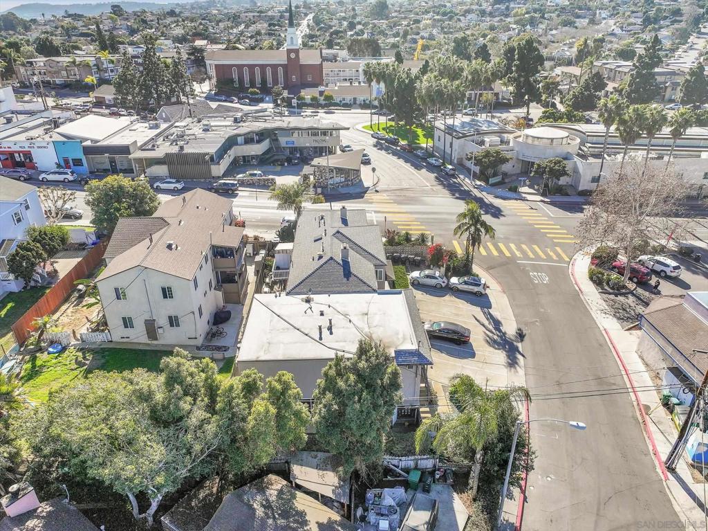 2205 Poinsettia Drive Property Photo 4