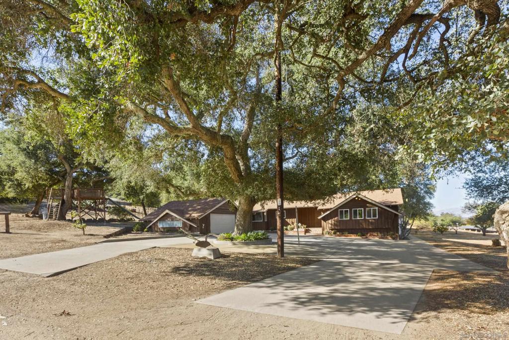 15985 87 Wood Valley Trail Property Photo 2