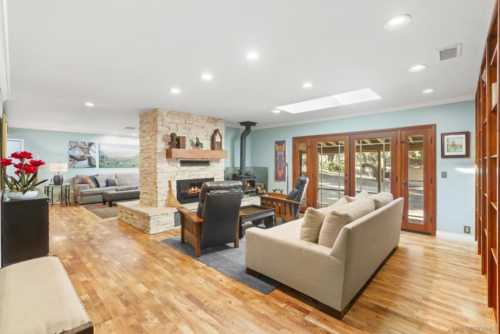 15985 87 Wood Valley Trail Property Photo 5