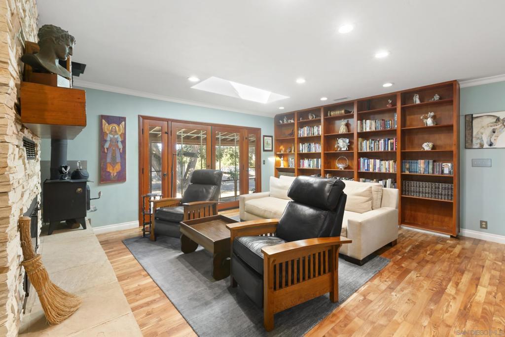 15985 87 Wood Valley Trail Property Photo 6