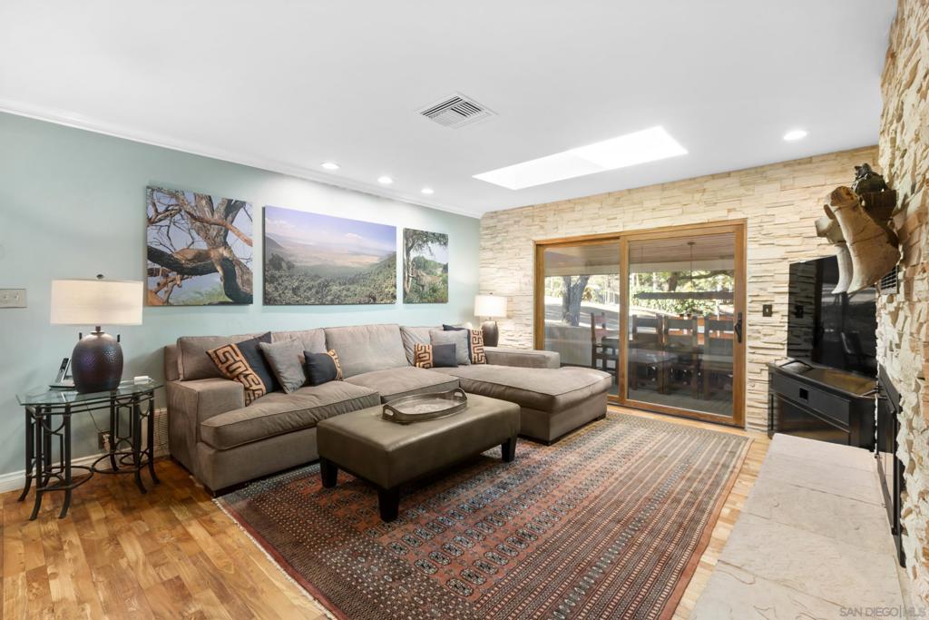 15985 87 Wood Valley Trail Property Photo 8