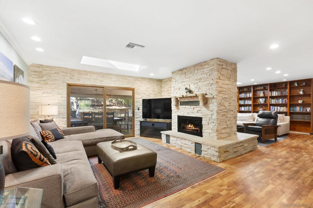 15985 87 Wood Valley Trail Property Photo 9