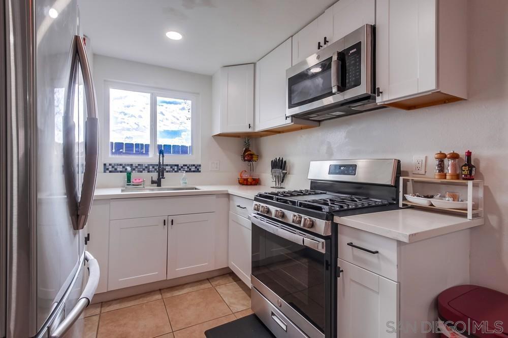 5110 N River Rd E Property Photo 14